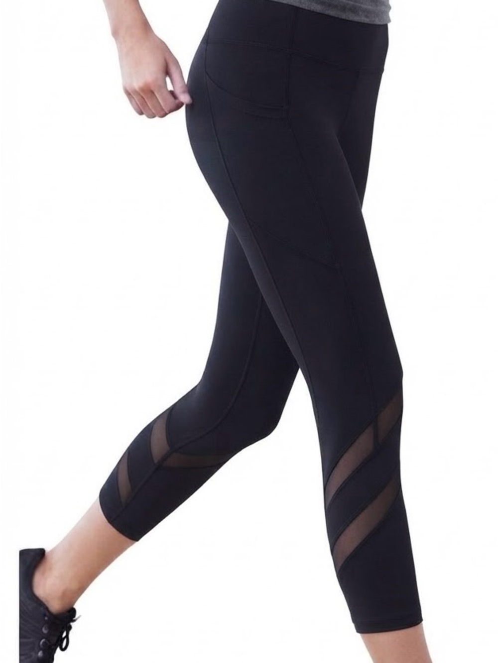 Mondetta Active Capri Leggings with side pockets and mesh details